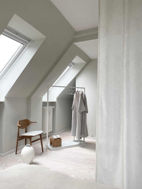 Minimalistisches Schlafzimmer mit der Frame Kollektion