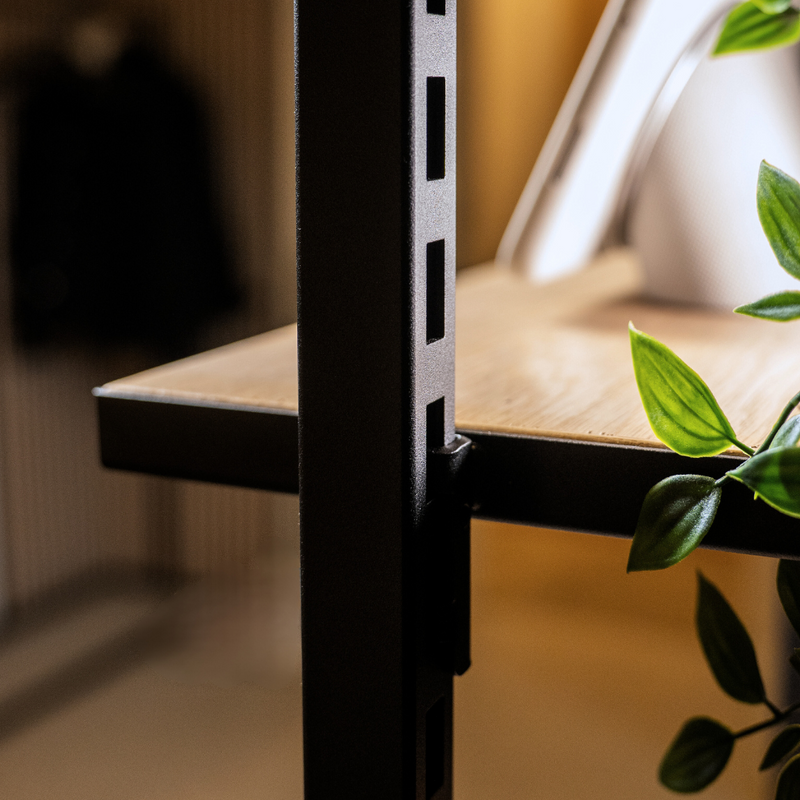 Frame Walk-In förvaringssystem med 1 sektion och byrå - (2 hyllor + 1 byrå)