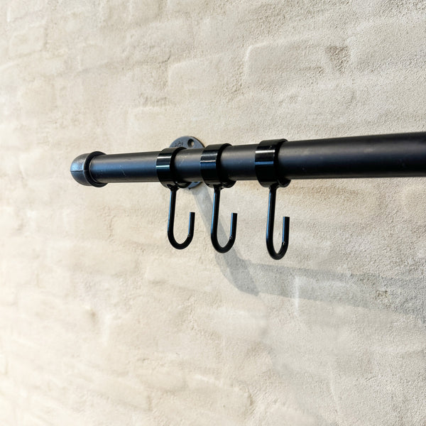 Black O-hook til rör - set a 5 stk